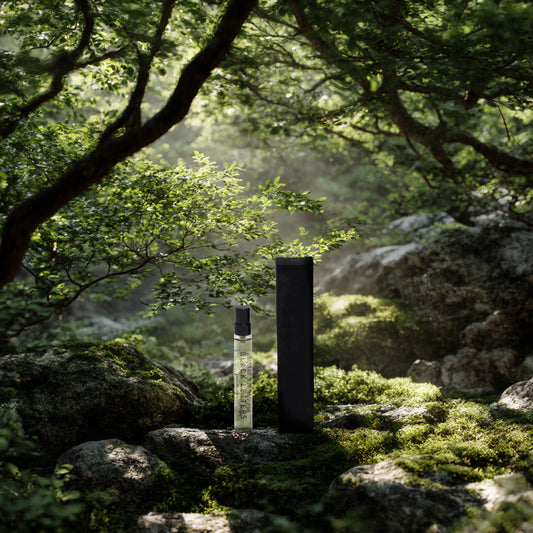 香水が苦手な方へ。BLACKLETTERSが"まといの香り"である理由